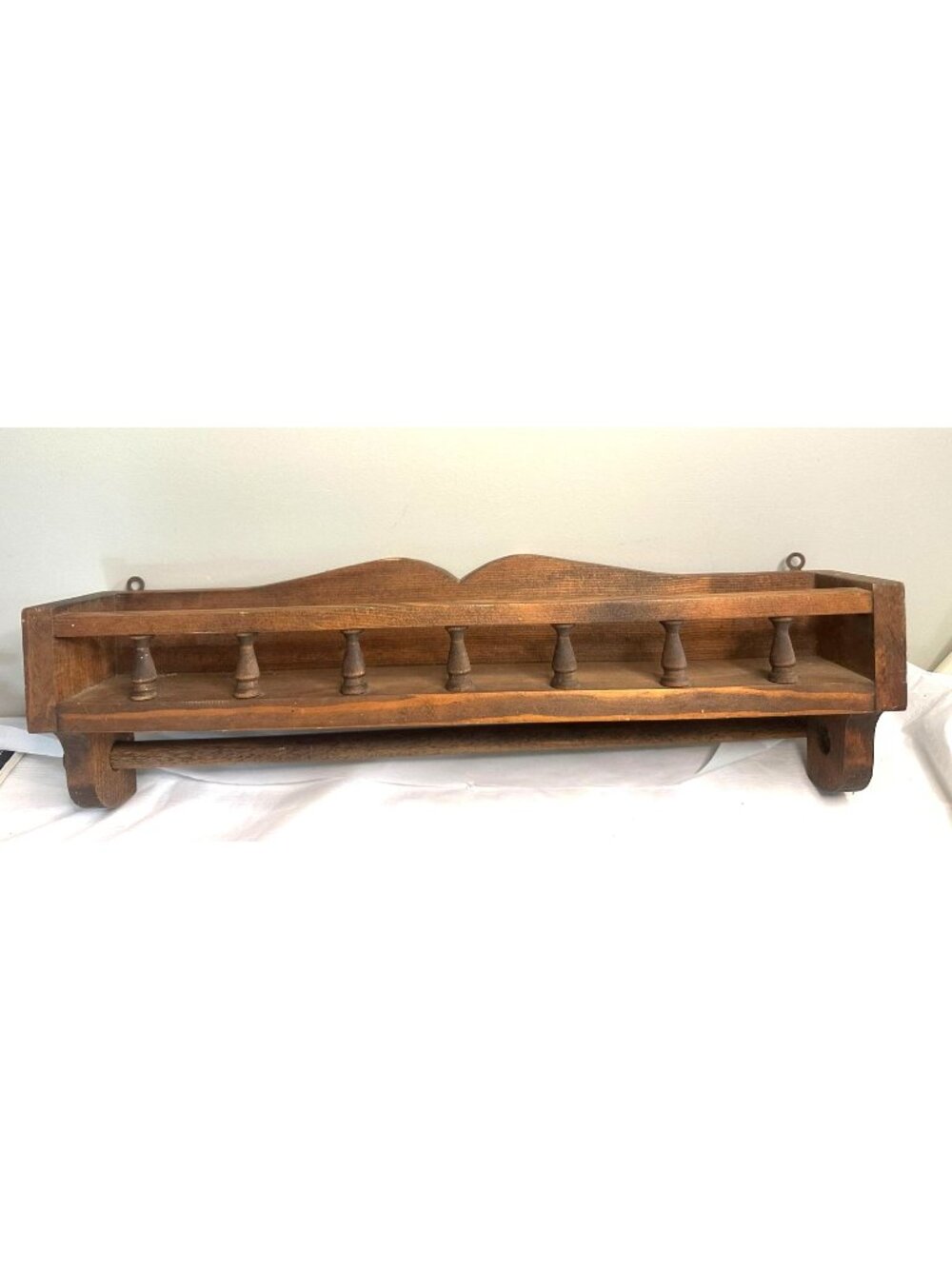 Wooden Wall-Mounted Spool Holder Shelf Towel Quilts Linens Plate Mini Display